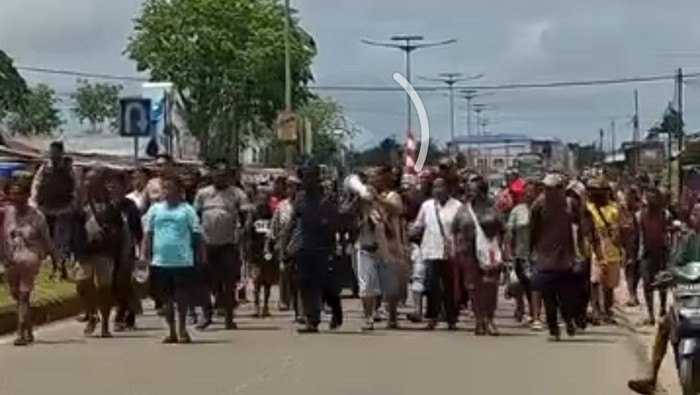 Demo berujung kerusuhan di Boven Digoel, Papua Selatan.