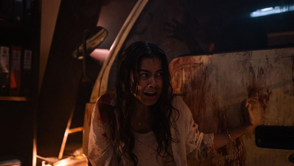 Video: POV Nonton Film Zombie Lokal Abadi Nan Jaya