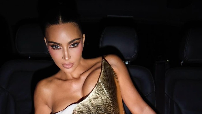 Gaya Kim Kardashian Rayakan Ultah ke-45