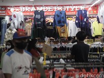 Geliat Pasar Pakaian Bekas di Tengah Bayang Larangan Impor Pemerintah