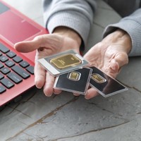 Emas Batangan Vs Perhiasan Emas, Mana yang Lebih Cuan Jadi Investasi?