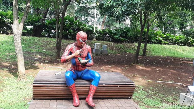 Jakarta Artmosphere, pameran seni terbuka yang menampilkan berbagai karya seni dari seniman lokal, digelar tanggal 18-26 Oktober 2025 di Tebet Eco Park.