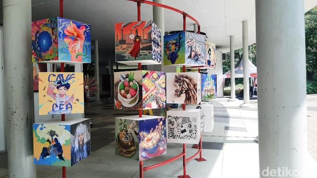 Jakarta Artmosphere, pameran seni terbuka yang menampilkan berbagai karya seni dari seniman lokal, digelar tanggal 18-26 Oktober 2025 di Tebet Eco Park.