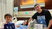 Usai menikah, Jessica Iskandar dan Vincent Verhaag, dikaruniai satu anak laki-laki yang diberi nama Don Azaiah Jan Verhaag. Foto: dok instagram Jessica Iskandar