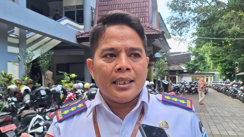 Kadishub Mataram, Zulkarwin, saat diwawancarai, Kamis (23/10/2025). (Nathea Citra/detikBali)