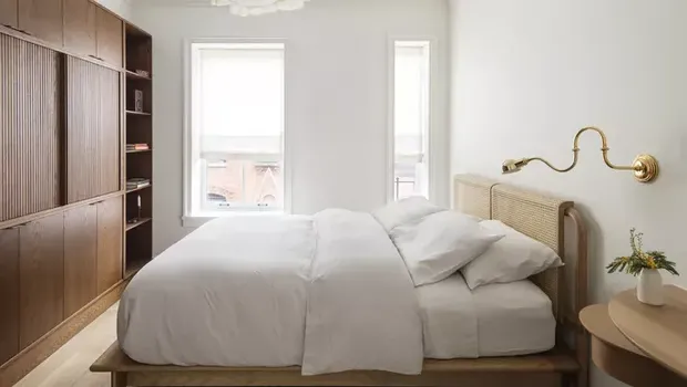 Kamar tidur minimalis/Elizabeth Roberts Architects, Matthew Williams via The Spruce Kamar tidur minimalis