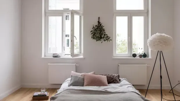 Kamar tidur minimalis/Fantastic Frank via The Spruce Kamar tidur minimalis