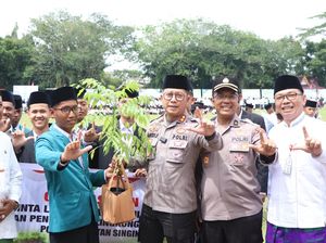 Kapolres Kuansing Ajak Santri Menjaga Bumi Lewat Green Policing