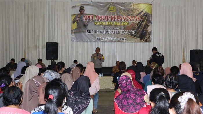 Kapolres Malang AKBP Danang Setiyo P.S pimpin apel akbar kebangsaan bersama buruh.
