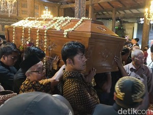 Jenazah Ki Anom Suroto Diberangkatkan ke Peristirahatan Terakhir di Klaten