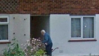 Mengenang ayah yang tiada lewat Google Maps. Foto: Boredpanda