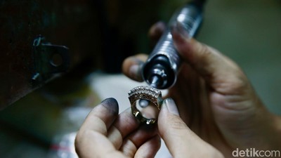Kreativitas Pengrajin Cikini Hasilkan Perhiasan Emas Bernilai Tinggi