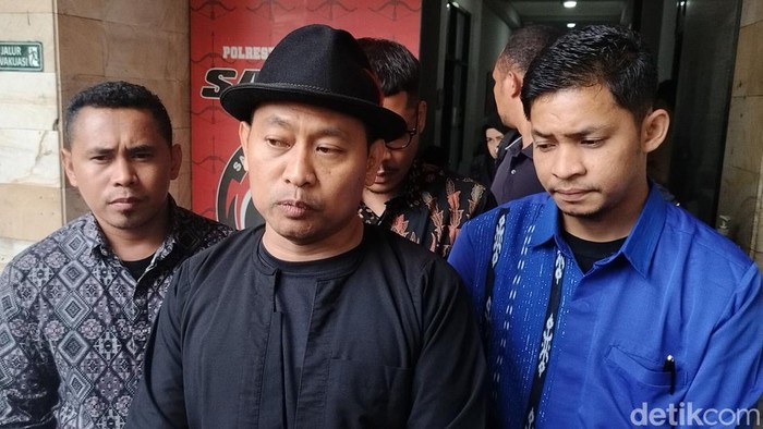 Kuasa hukum Sahara, Moh Zakki dan timnya.
