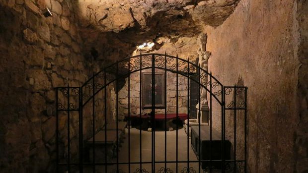 Labirin Buda di jantung Kota Budapest yang jadi pengalaman menarik tur wisata di Hungaria.