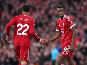 Dear Liverpool, Dahulukan Ekitike ketimbang Isak