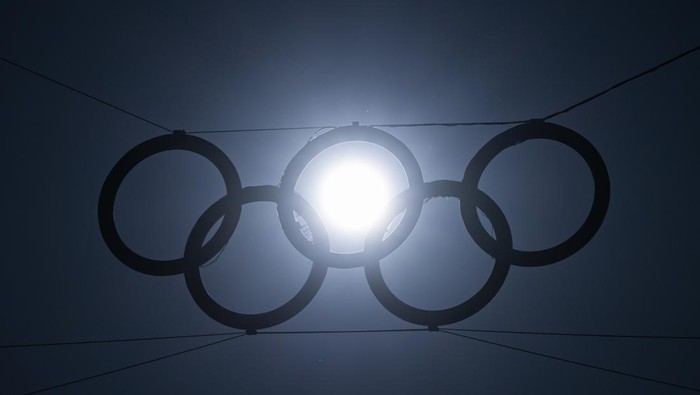 17 September 2023, Berlin: The low sun shines through one of the five rings above the entrance to the Olympic Stadium. Photo: Soeren Stache/dpa (Photo by Soeren Stache/picture alliance via Getty Images)