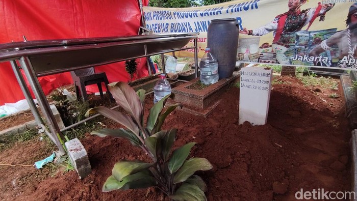 Makam M. Arassya Alfarikdi TPU Kalang Anyar, Desa Rawa Panjang, Bojonggede, Kabupaten Bogor