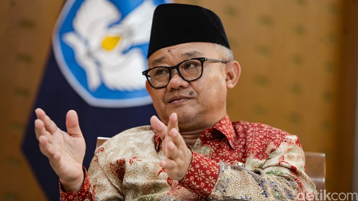 Mendikdasmen Abdul Muti dalam wawancara Jejak Perdana di Jakarta, Jumat (17/10/2025).