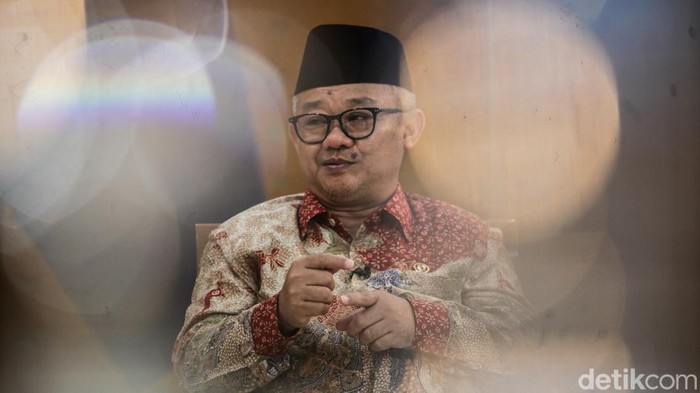 Mendikdasmen Abdul Muti Mendikdasmen Abdul Muti dalam wawancara Jejak Perdana di Jakarta, Jumat (17/10/2025).