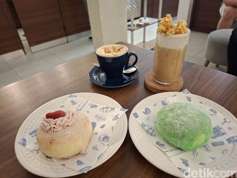 Menu donat mochi Dough Deli