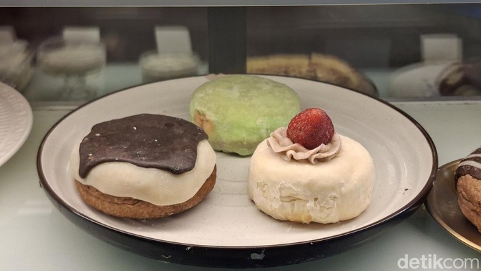 Menu donat mochi Dough Deli