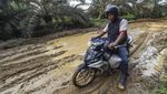 Mimpi Sekolah Anak Suku Batin Sembilan Terbentur Jalan Rusak dan Keterbatasan