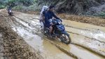 Mimpi Sekolah Anak Suku Batin Sembilan Terbentur Jalan Rusak dan Keterbatasan
