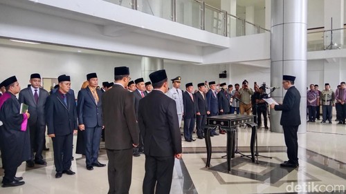Pengambilan sumpah pejabat eselon, II, III dan IV lingkup Pemkab Lombok Timur, NTB, Kamis (23/10/2025).