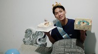 Selebgram asal Korea Selatan, Na Daehoon, merayakan ulang tahun ke-32 dengan sederhana. Untuk semua yang sudah mengucapkan selamat ulang tahun, terima kasih banyak karena kalian, aku kembali menyadari betapa banyak cinta yang aku terima. Perasaan ini akan aku jaga selalu, dan aku akan berusaha menjadi pribadi yang lebih hangat lagi, tulis Na Daehoon dilihat pada Kamis (23/10/2025). Foto: Instagram @daehoon_na