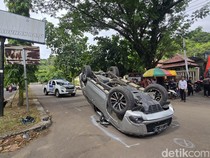 Video: Pajero Dihantam Truk Lalu Terguling dan Menabrak Motor di Sukabumi