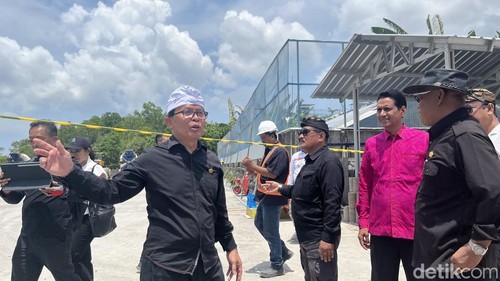 Pansus TRAP DPRD Bali menyidak pabrik beton di Jalan Bypass I Gusti Ngurah Rai, Denpasar, Kamis (23/10/2025). (Rizki Setyo)