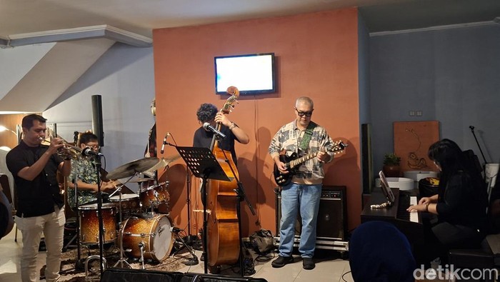 Penampilan band The Jazz Travel