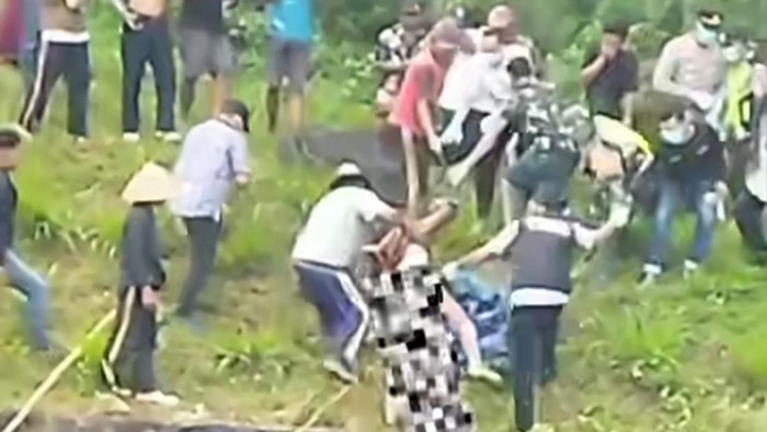 Penemuan mayat wanita di irigasi di OKU Timur Penemuan mayat wanita di irigasi di OKU Timur