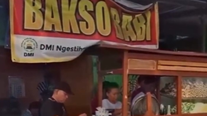Penjual bakso babi Penjual bakso babi