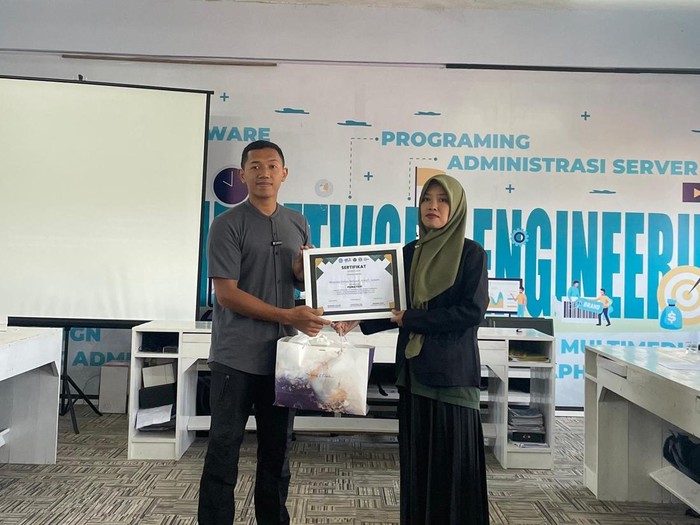 Personel Brimob Raih Penghargaan Pemkot Salatiga