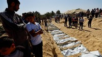 Otoritas Israel mengatakan jenazah-jenazah tersebut milik militan yang terlibat dalam serangan 7 Oktober atau tewas dalam bentrokan dengan pasukan Israel selama perang di Gaza. REUTERS/Mahmoud Issa