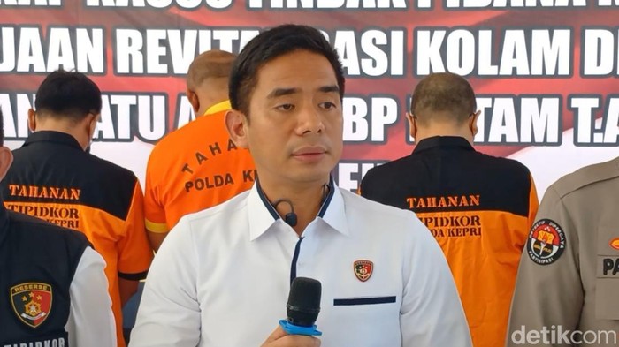 Direskrimsus Polda Kepri, Kombes Silvester Mangombo Marusaha Simamora.