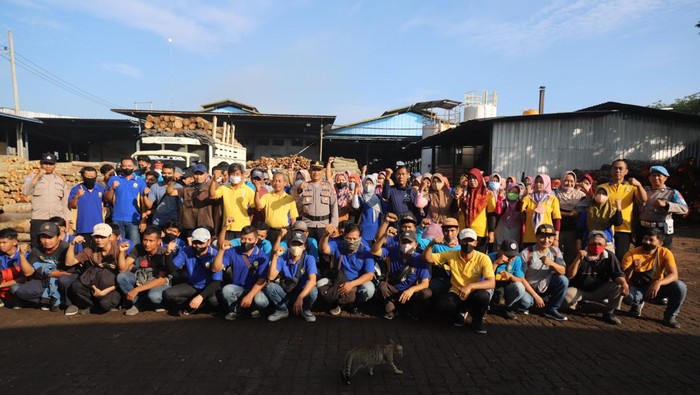 Ratusan Buruh-Polisi Magetan Apel Akbar Gaungkan Persatuan & Kesejahteraan