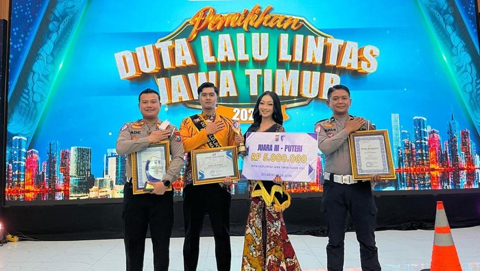 Polres Magetan memborong penghargaan dari Polda Jatim. Termasuk juara 3 Duta Lalu Lintas.