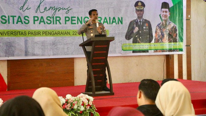 Polres Rohul mensosialisasikan Green Policing di kampus.