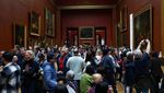 Potret Museum Louvre Kembali Dibuka Usai Geger Pencurian Perhiasan