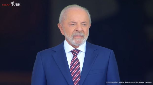 Presiden Prabowo Subianto menyambut kedatangan kunjungan kenegaraan Presiden Brasil Luiz Inácio Lula da Silva, di Istana Negara, Jakarta, Kamis (23/10/2025). (Tangkapan Layar Youtube/Sekretariat Presiden)