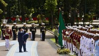 Kedatangan Presiden Lula da Silva disambut dengan upacara kehormatan dan pemeriksaan pasukan, diikuti pertemuan bilateral antara kedua kepala negara.