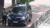 Jalur tersebut memang kerap dilewati pengendara yang tidak ingin terjebak kemacetan.