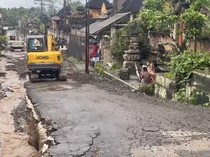 Viral Jalan Rusak Lagi Saat Pengerjaan, Dinas PUPR Gianyar Membantah