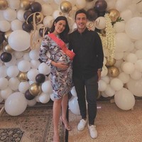 Berselang tiga bulan, Raisa dan Hamish mengumumkan pernikahan mereka yang digelar September 2017. Keduanya bertukar tatapan romantis, sah menjadi pasangan suami-istri. Foto: Instagram