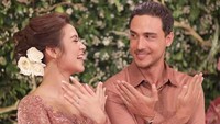 Setelah melalui banyak pertimbangan dan pemikiran panjang, kami memilih untuk menempuh jalan kami masing-masing. Keputusan ini kami ambil bersama dan telah cukup lama kami proses dalam ruang pribadi kami masing-masing, sebelum akhirnya berita ini sampai ke kalian. Sepanjang prosesnya, kami tetap saling menjaga dan berusaha memahami kebutuhan satu sama lain dengan sebaik-baiknya, buka Raisa dalam Instagram miliknya dilihat detikcom, Minggu (26/10/2026). Foto: Instagram Setelah melalui banyak pertimbangan dan pemikiran panjang, kami memilih untuk menempuh jalan kami masing-masing. Keputusan ini kami ambil bersama dan telah cukup lama kami proses dalam ruang pribadi kami masing-masing, sebelum akhirnya berita ini sampai ke kalian. Sepanjang prosesnya, kami tetap saling menjaga dan berusaha memahami kebutuhan satu sama lain dengan sebaik-baiknya, buka Raisa dalam Instagram miliknya dilihat detikcom, Minggu (26/10/2026). Foto: Instagram