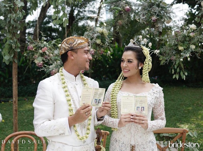 Setelah kelahiran putrinya Zalina pada Februari 2019, Raisa dan Hamish dapat merayakan Hari Raya Idulfitri bertiga. Foto ini memperlihatkan raut wajah bahagia mereka sebagai orang tua. Foto: Instagram