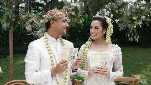 Penyanyi Raisa menggugat cerai suaminya, Hamish Daud. Ini kilas balik perjalanan cinta Raisa dan Hamish Daud selama 8 tahun.