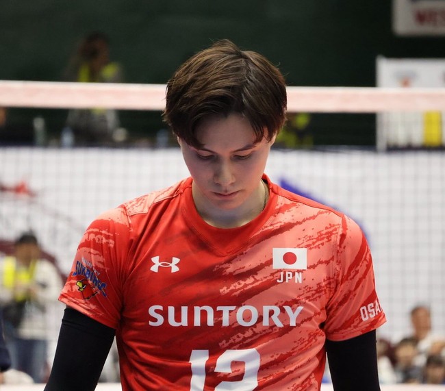 Paparazzi Jepang tersebut mengklaim bahwa selama Ran Takahashi terlibat dalam beberapa pertemuan rahasia dengan Kawakita Ayaka. Setelah pertandingan voli melawan Bulgaria pada 3 September lalu, keduanya terlihat di sebuah ruang makan pribadi di distrik Roppongi, Tokyo. Malam harinya, mereka diduga menginap di sebuah hotel mewah bersama. Foto: Instagram @ran.volleyball0902